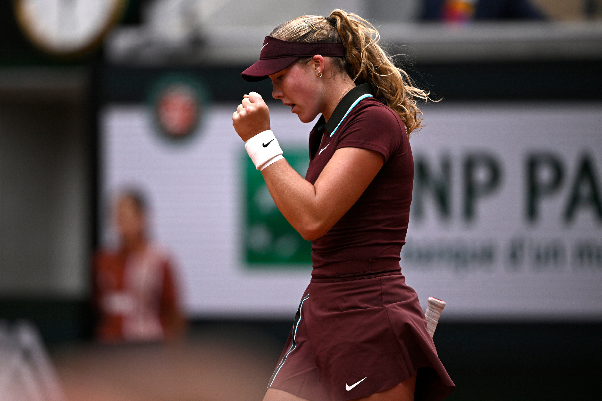 九游体育-阿扎伦卡重返赛场，夺冠首场状态出色，TES观众沸腾！