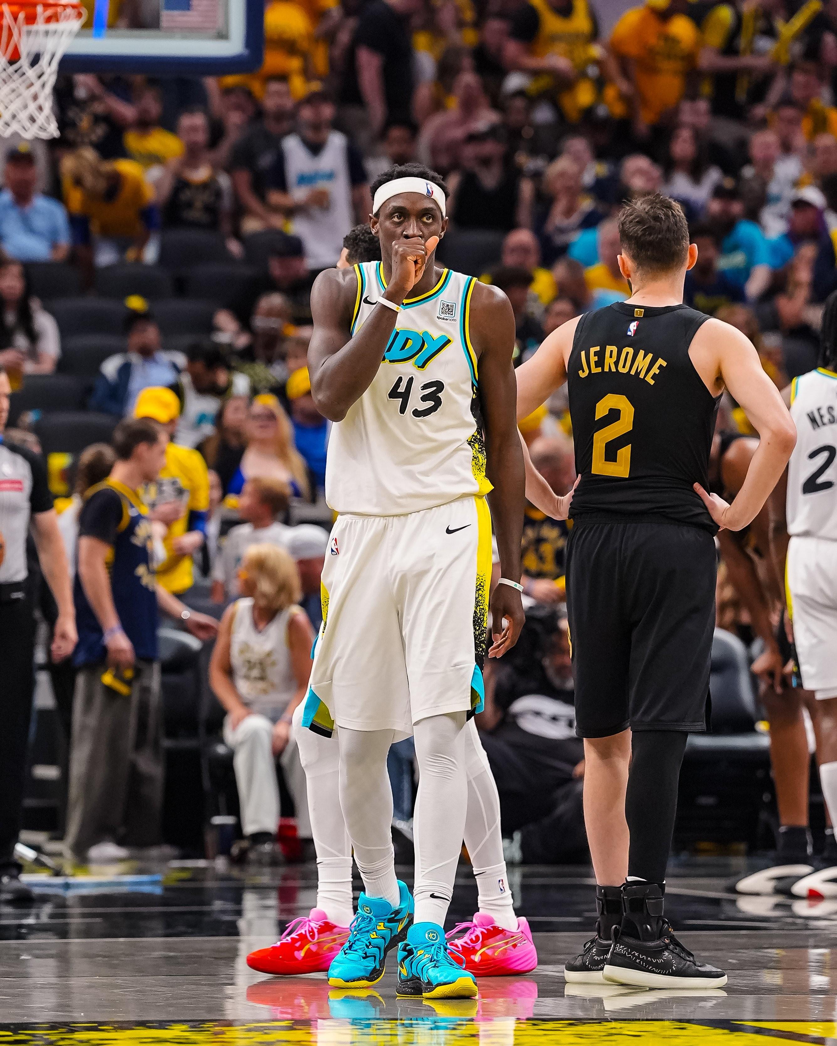 九游体育-西亚卡姆重返赛场，重返赛场首场状态出色，美国队观众沸腾！