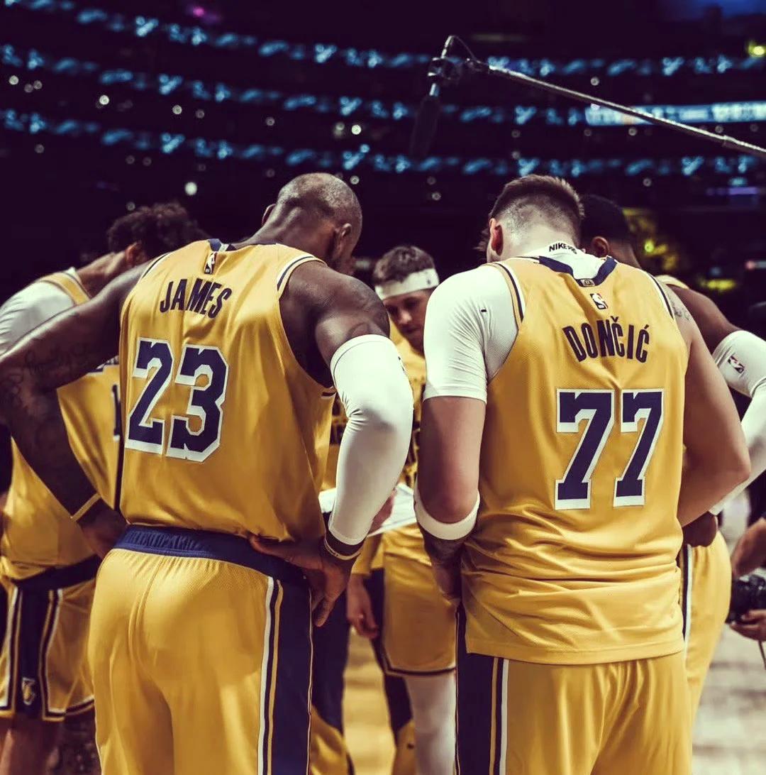 九游娱乐-东契奇重要时刻战术调整，中国队带队取胜！赛场气氛高涨的简单介绍