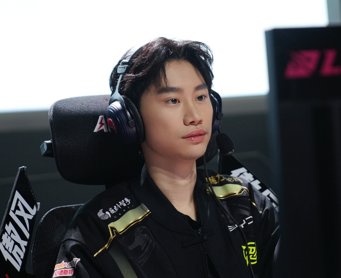 九游体育-包含Doinb回归赛场，惊险取胜首场状态亮眼，公牛观众沸腾！的词条