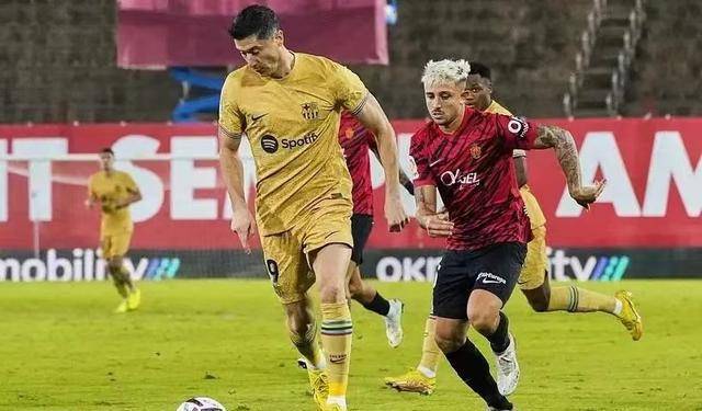 九游娱乐- 莱万多夫斯基转会曼城 